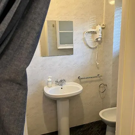 Alvalade Ii Airport Гостевой дом Лиссабон