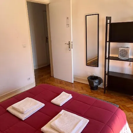 Guest house Alvalade Ii Airport