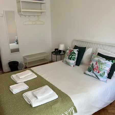 Alvalade Ii Airport Guest house 3*