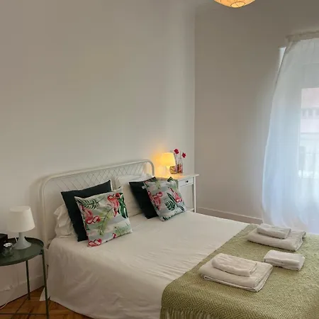 Alvalade Ii Airport Guest house 3*